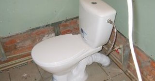 Установка приставного унитаза в Назарово - монтаж и подключение, СантехДомНрв от 5206 рублей